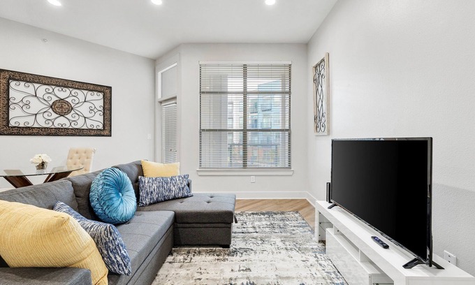 Deep Ellum Apartment | April Retreat: Cozy 1BR in Dallas, Perfect Location