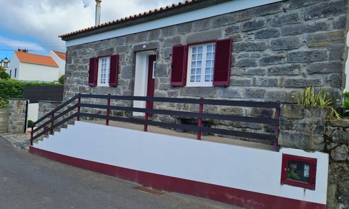 Algarvia Cottage | Aproveite Para Disfrutar Todo o Conforto e Sossego Numa Casa Típica dos Açores