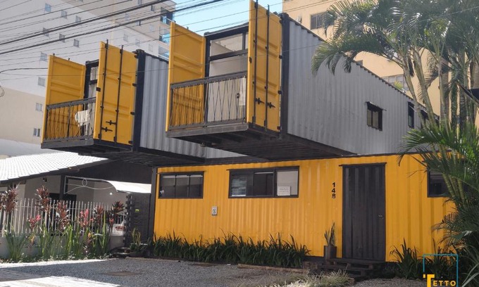 Castelo Branco House | APs em Container na Meia Praia, Itapema, SC - Tetto Stays