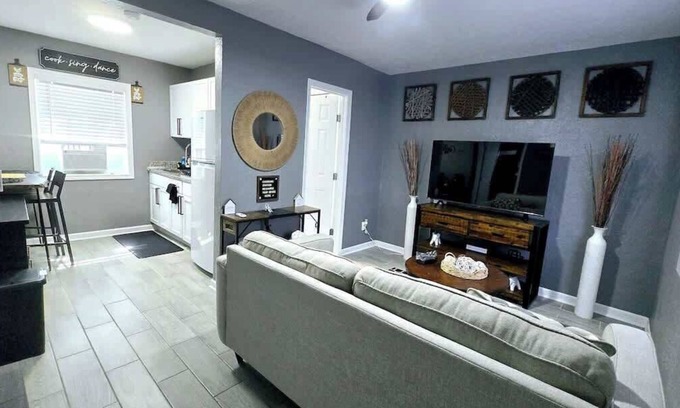 Baytown Apartment | Apt#1 Quiet comfortable place near chemical plants