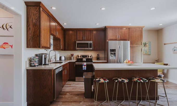 Carpinteria Apartment | Apt 11: Playful 2-bed 2-bath, Steps from the beach