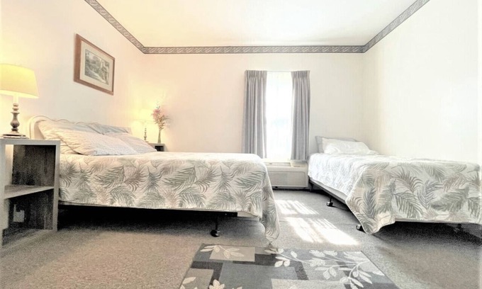 Paulding Apartment | Apt. 4 - Ensuite Bath, Roku, Fridge/Micro, Queen