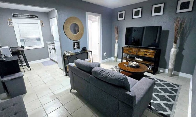 Baytown Apartment | Apt#4 Quiet comfortable place near chemical plants