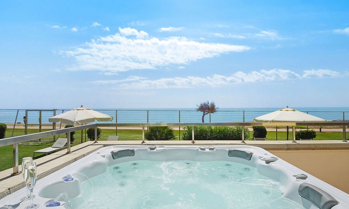 New Golden Mile Apartment | Apt 401 Luxury Serv Aparts-Estepona, 3 Bed, Heated 20m Pool, Jacuzzi - an Oasis