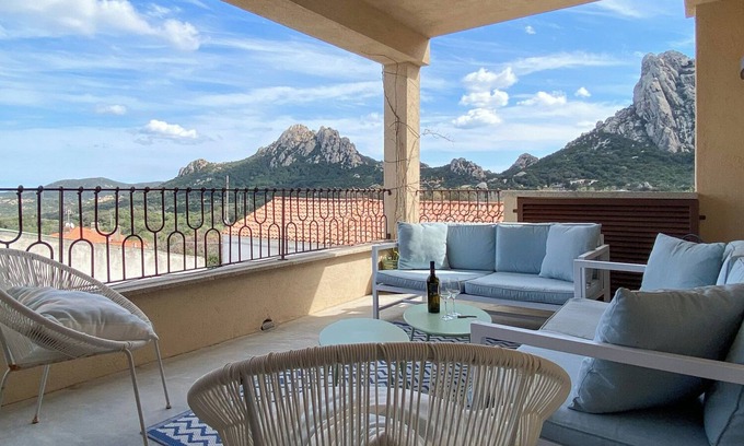 San Pantaleo Apartment | Apt. Azure, central, parking, top for 6