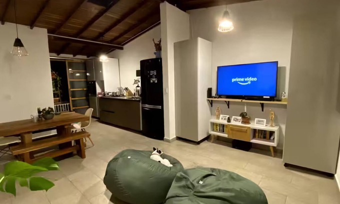 Robledo Apartment | Apt close to Hosp Pablo Tobon Wifi 500 Mbps