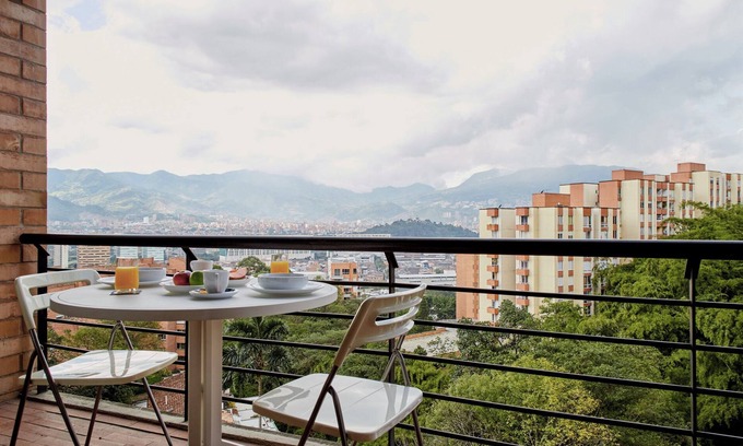 Castropol Apartment | Apt in Medellin, El Poblado. Trendy, Chic & Cozy