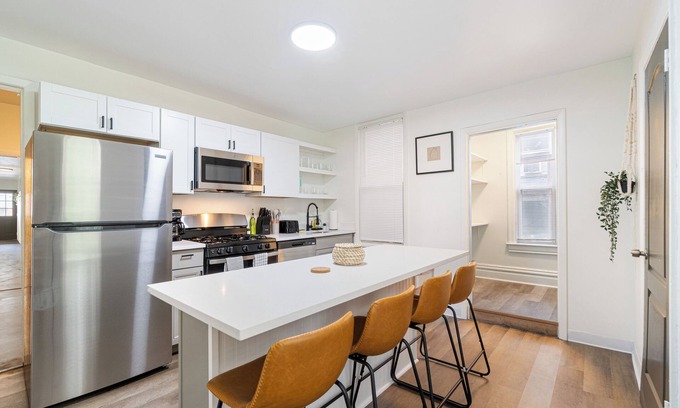 Mount Washington Apartment | Apt in Mt Washington, Minutes to Sheraton & City Skyline Views w/Pack’n Play