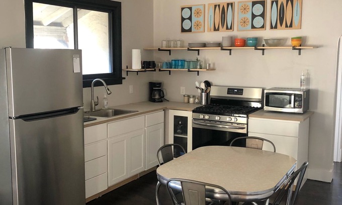 Richmond Heights Apartment | Apt. located near Forest Park, Zoo, Washington & Fontbonne University