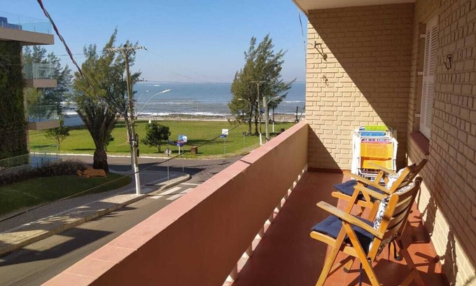Torres Apartment | Apt of 3 bedrooms, 1 block from the sea, with balcony and sea view, in Prainha.
