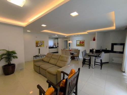 Andorinha Apartment | Apt w/3BR & BBQ 350m from the beach LAM0601