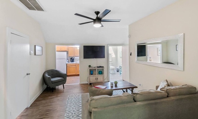 Libertyville House | Apt W/heated garage Libertyville Near Naval Base