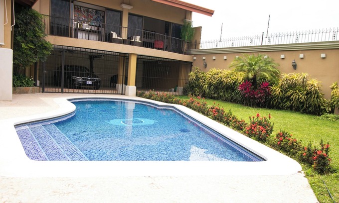 Alajuela House | Apt with heated pool for 2 near the airport Juan Santamaria, Alaj.