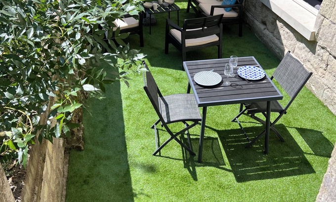 Chinon Apartment | Apt with private outdoor area, 500m from the château. bike parking, self-guided arrival.