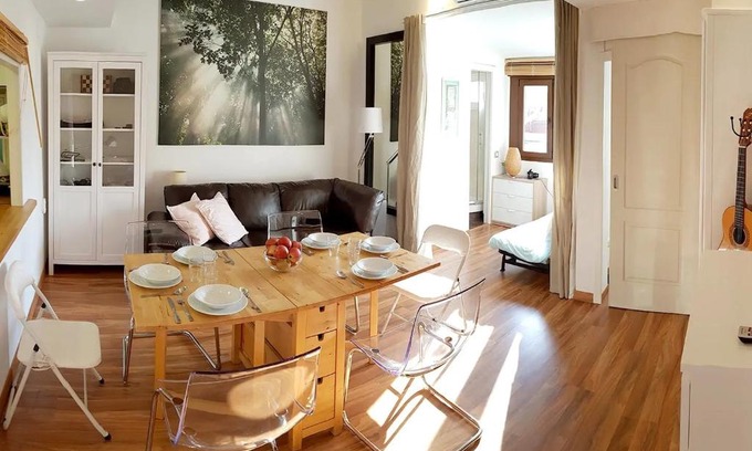 Sant Adria de Besos Apartment | Apto. luminoso-6PAX-WIFI-15'/tren Plaza Catalunya
