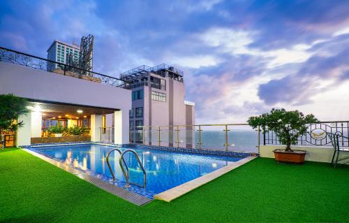 Tran Phu Beach Hotel | Apus Hotel