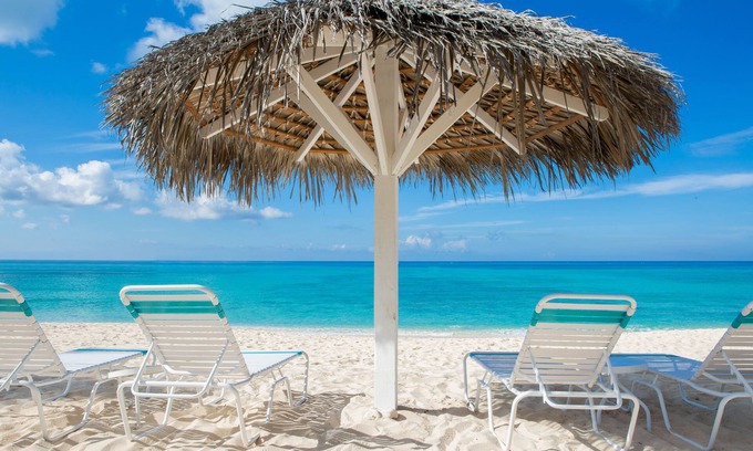 Seven Mile Beach Resort | Aqua Bay Club Condos