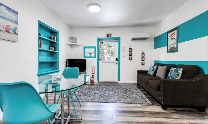 Royal Poinciana Bed & Breakfast | Aqua Breeze Suite with Free Parking