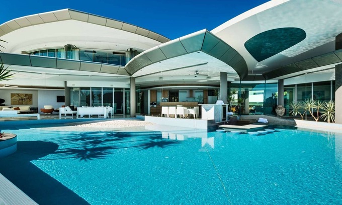 Mandalay House | Aqua by Contemporary Hotels