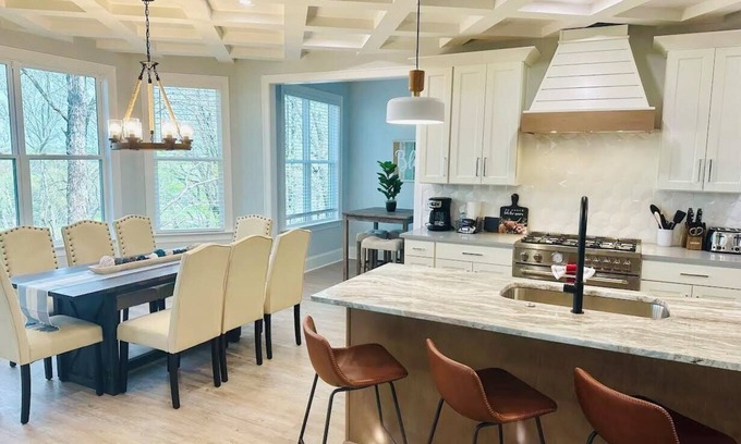 Estill Springs House | Aqua-dream , Beautiful 8 bedroom house on the lake with hot tub and dock!