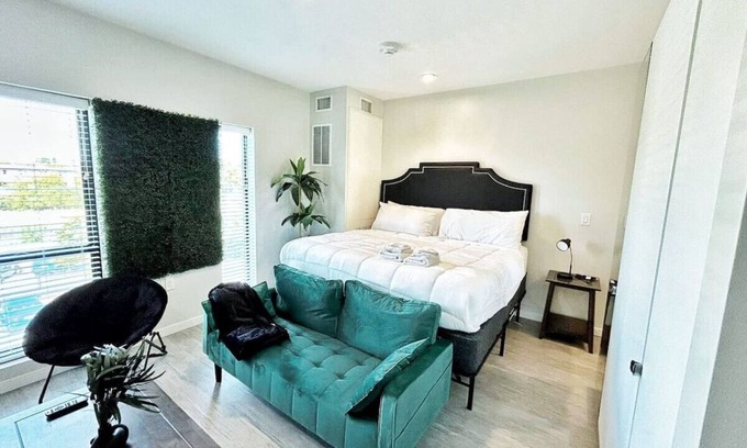 Downtown Des Moines Apartment | Aqua Loft Comfort (325)