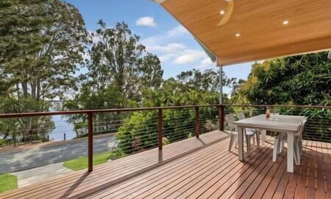 Boreen Point House | Aqua Marine offers a warm and soulful spot to unwind, refresh and reconnect.