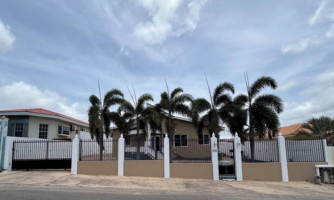 Sunset Heights Villa | Aqua Villa – Your Private Tropical Retreat in Willemstad 🌴