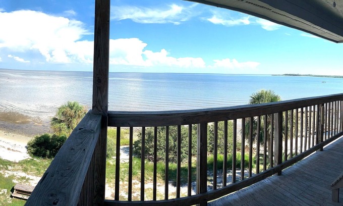 Cedar Key Condo | Aqua Vista - Gulf Front Condo with Birds Eye Views