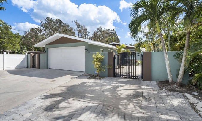Alta Vista House | AquaGarden. Minutes to Lido Key/Siesta Key