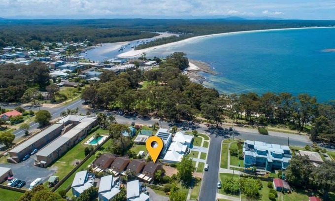 Huskisson House | Aquamarine Summary: M