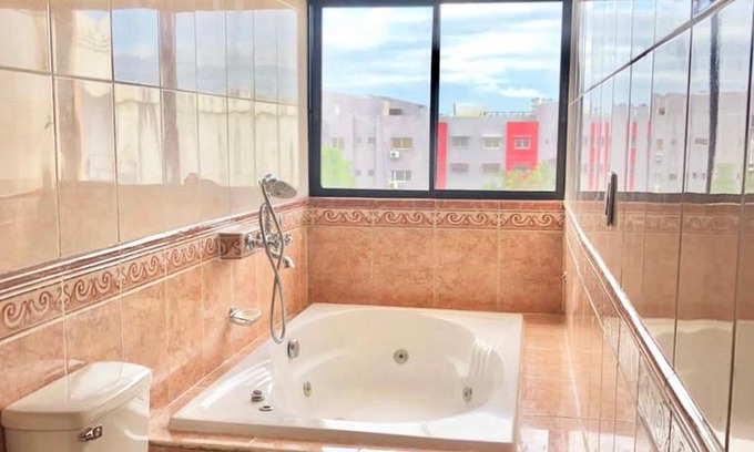Ensanche Isabelita Apartment | Aquarium Apartment with Jacuzzi