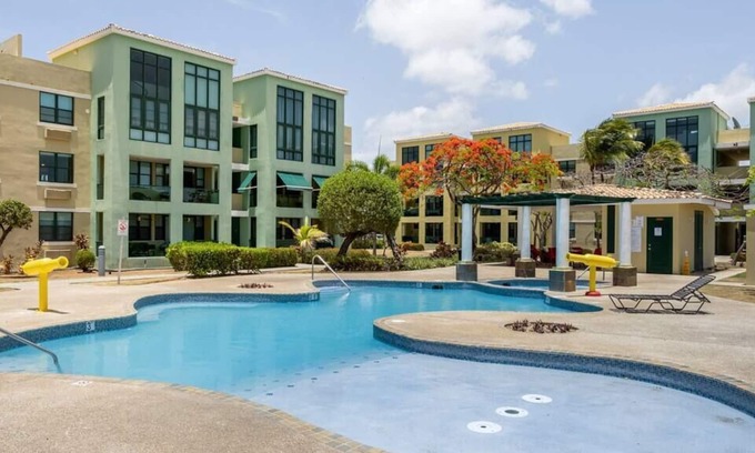 Mediania Alta Apartment | Aquatika Beach Resort with KingBed and Fast Wifi