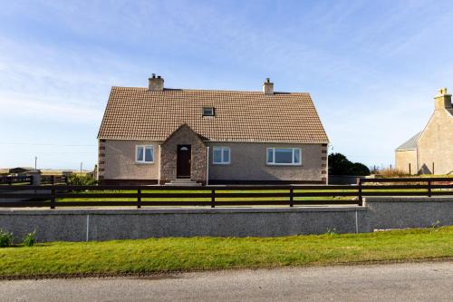 Baleshare House | Ar Dachaigh