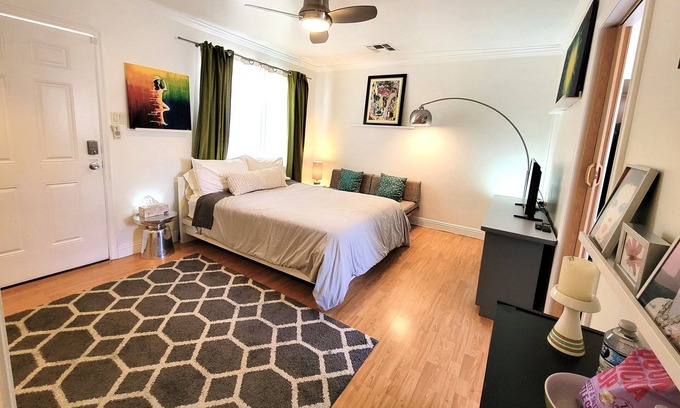 Roosevelt House | Ar's Downtown Bungalow