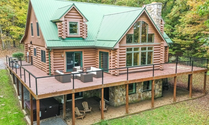 North Glade Hills House | Ar'ya Relaxed Chalet | Dock Slip + Hot Tub