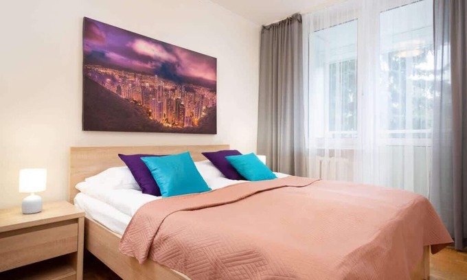 Saska Kepa Apartment | Arabska 10 | Two Bedroom Apartment | Bathtub
