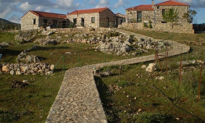 Vamvakou Hotel | Arachovitika Kalivia