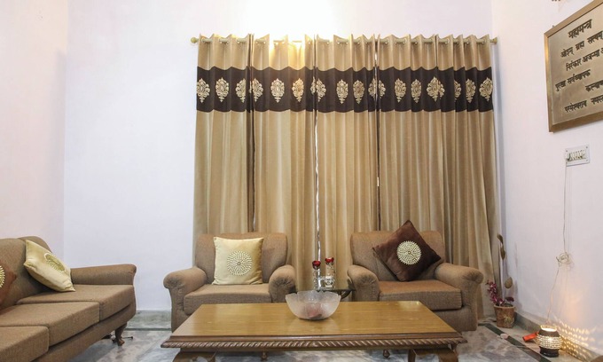 Taj Ganj House | Aradhana's Home Stay