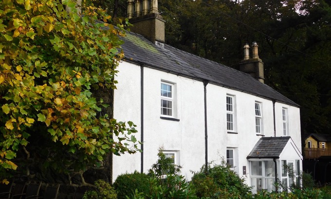 Beddgelert Cottage | Aran Cottage - Sleeps upto 10 guests nr Mt Snowdon