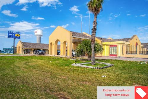 Aransas Pass Hotel | Aransas Bay Inn & Suites Corpus Christi by OYO