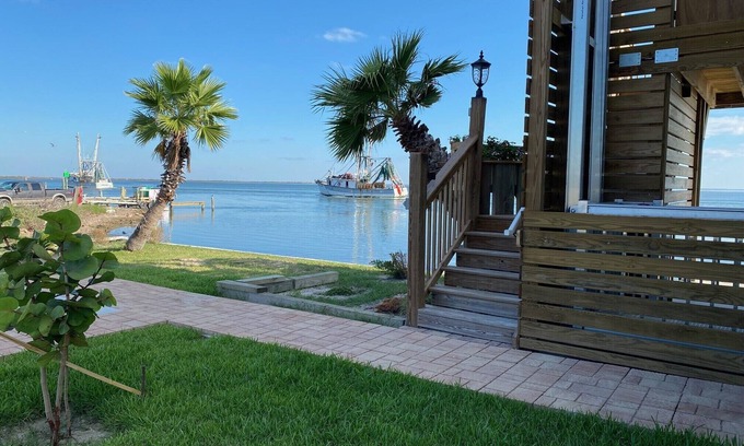 San Patricio County House | Aransas Channel Dock & Fishing Pier on Harbor Island