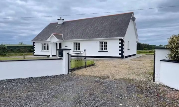 Crosswell House | Aras Cuilinn: Countryside with every convenience