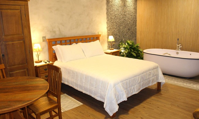 Monte Verde Cottage | Araucaria Suite Mountain Lands Refuge