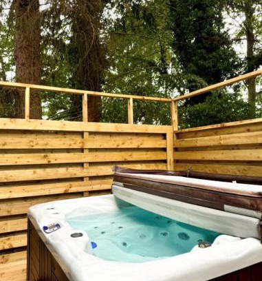 Almondbank Apartment | Arawn 4 - Hot Tub - Dog friendly - Family
