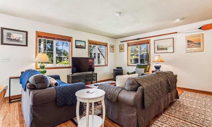 Downtown Cannon Beach House | Arbor House - Beachcomber Vacation Homes