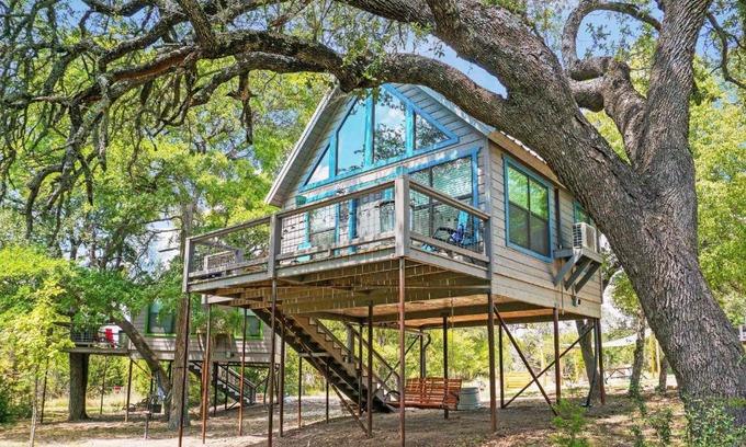Dripping Springs House | Arbor House of Dripping Springs - Nautical House
