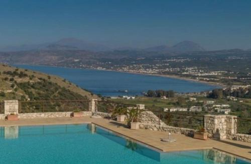Exopoli Apartment | Arbutus - Relaxing apartment with Fantastic Views