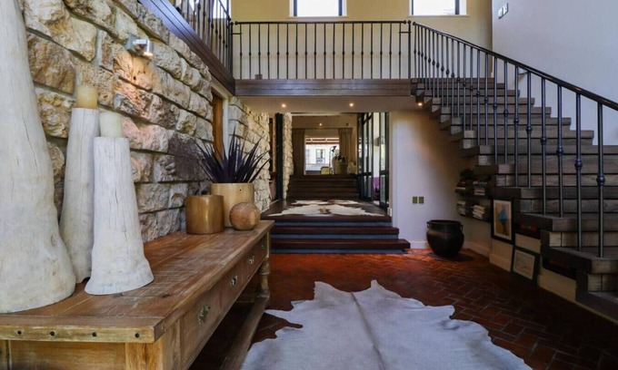 Fernkloof Villa | Arc House Family Villa | Large garden & pool