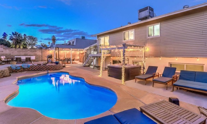 Paradise House | Arcade Lounge ꩜ Pool, Hot Tub, Cabana, Near STRIP