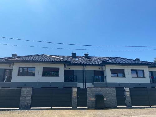 Bedzin House | Arcadia Home